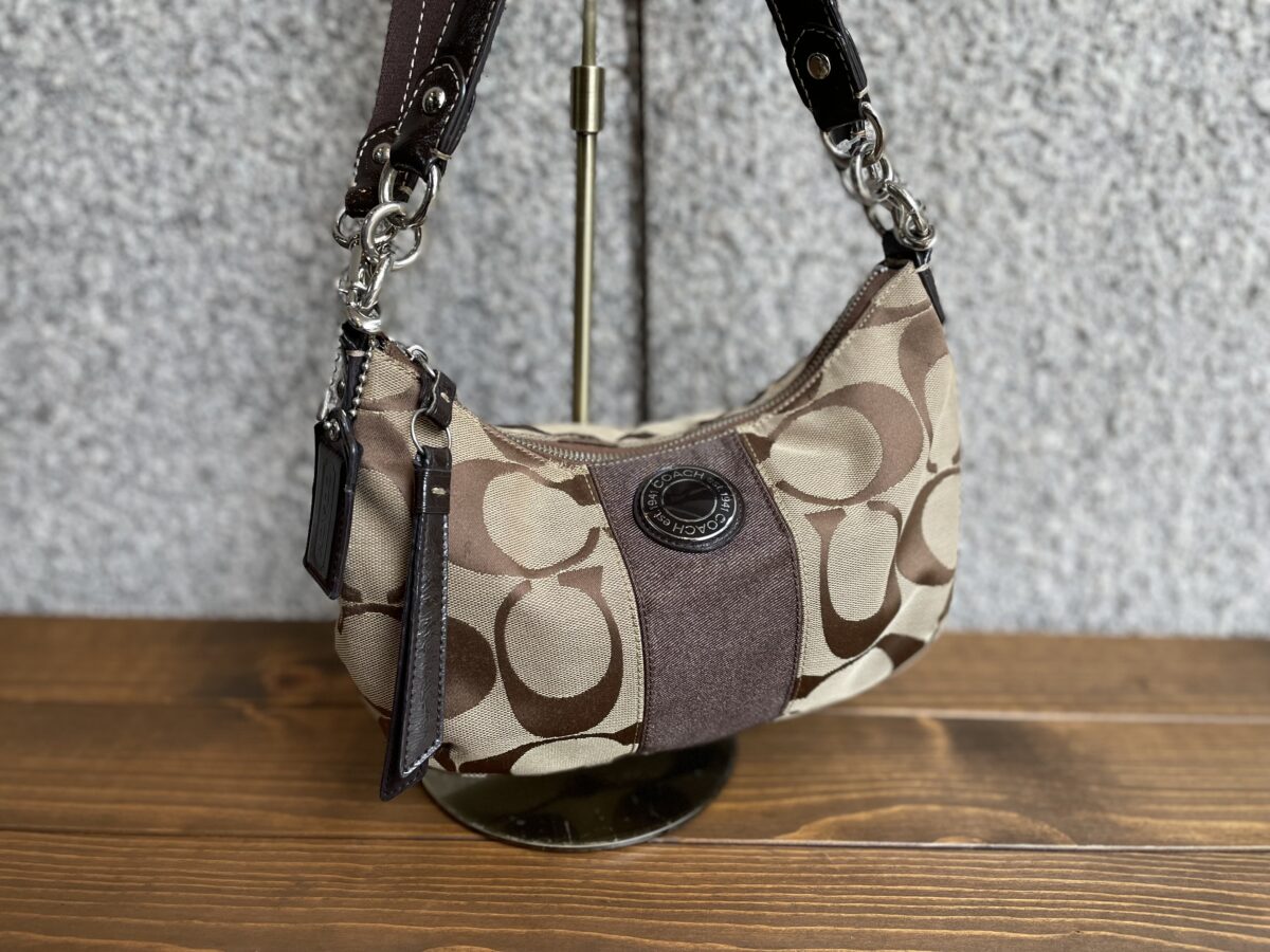 【レビューで送料無料】 COACHショルダーバッグの金具を取り外します。 修復工房白牡丹 - バッグ