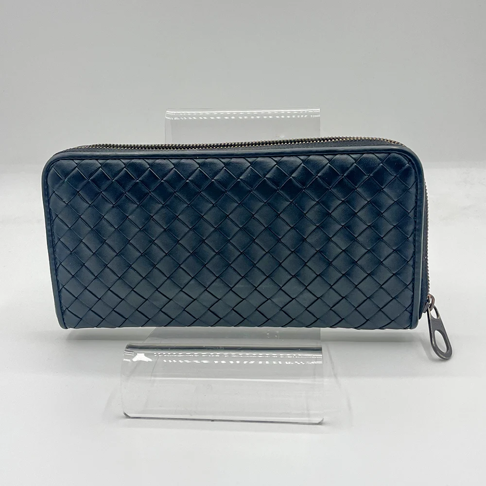 BOTTEGA VENETA財布の正面の全体画像