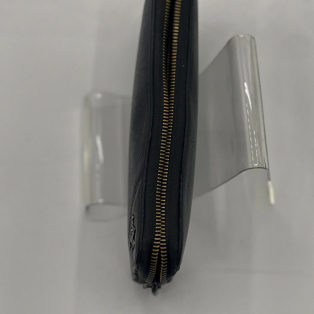 PRADA財布修理前の全体画像