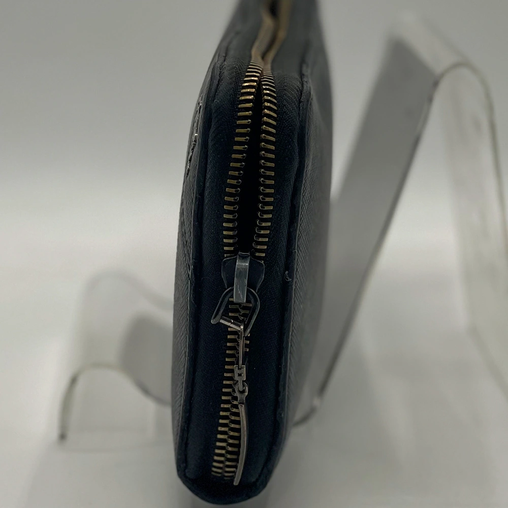 PRADA財布修理前の画像