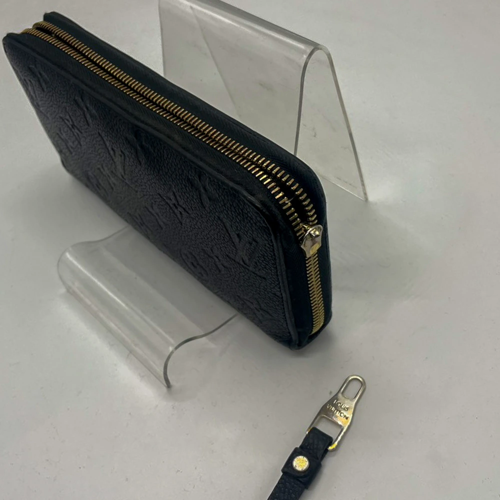 LOUIS VUITTON財布ファスナースライダー修理前の全体画像