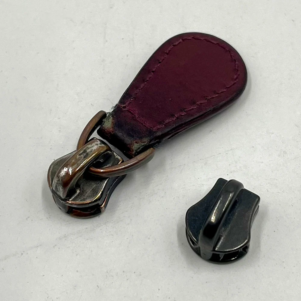 BOTTEGA VENETA財布ファスナースライダー比較画像