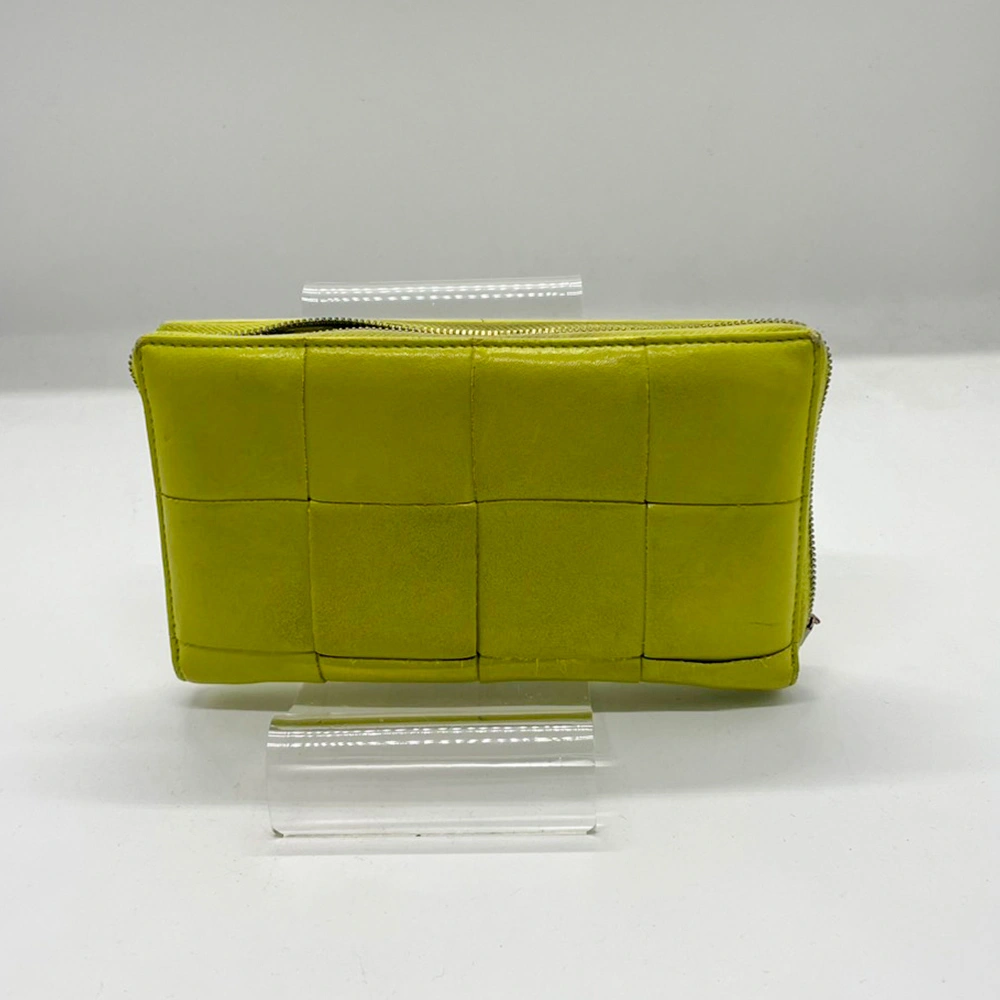 BOTTEGA VENETA財布正面の画像